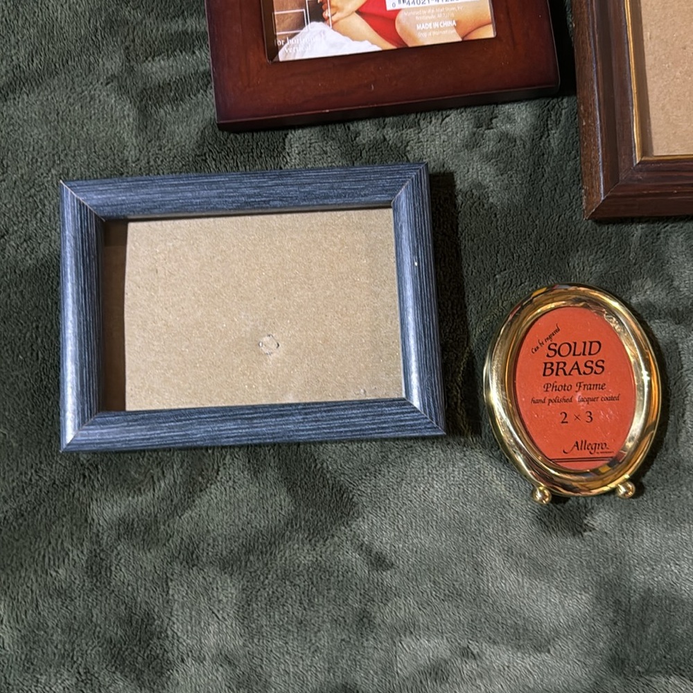 Six pictures frames. - Picture 2 of 6